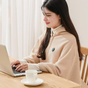 USB-powered heated cape