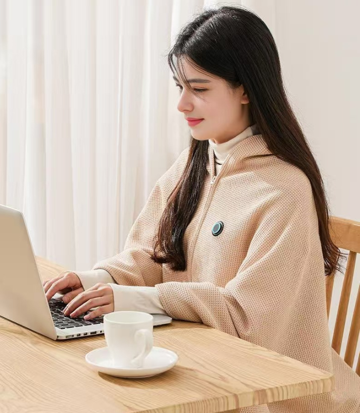 USB-powered heated cape